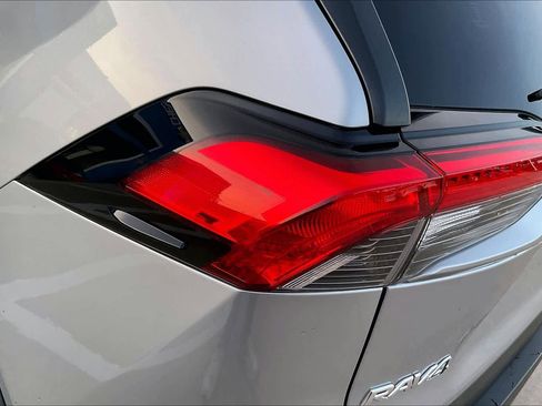 Used 2019 Toyota RAV4 LE image 28