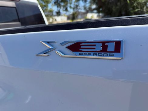 Used 2022 GMC Sierra 1500 SLT w/ SLT Premium Plus Package AWD/4WD image 32