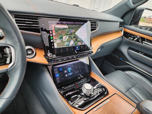 Used 2023 Jeep Grand Wagoneer Series II image 30