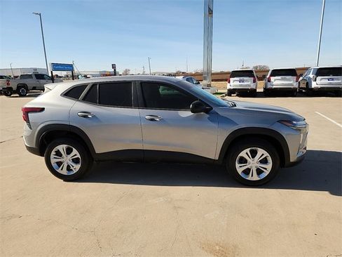 Used 2024 Chevrolet Trax LS image 5