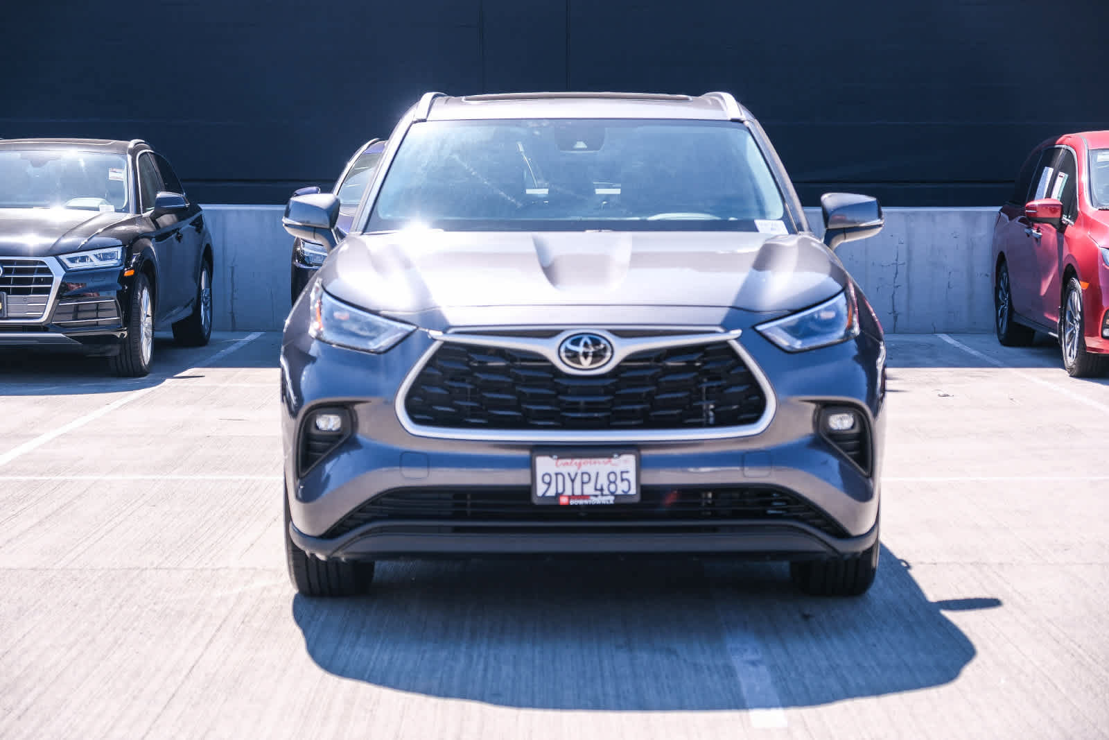 Used 2023 Toyota Highlander XLE FWD image 2