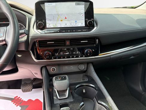 Used 2023 Nissan Rogue SL w/ SL Premium Package image 22