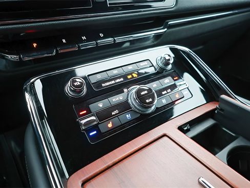 Used 2023 Lincoln Navigator Reserve image 16