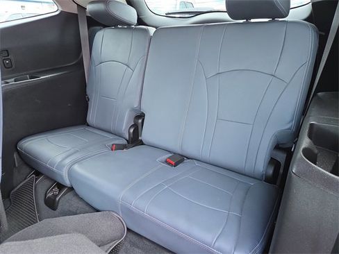 Used 2021 Buick Enclave Essence image 12