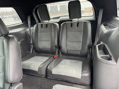Used 2015 Ford Explorer XLT w/ Equipment Group 202A image 17