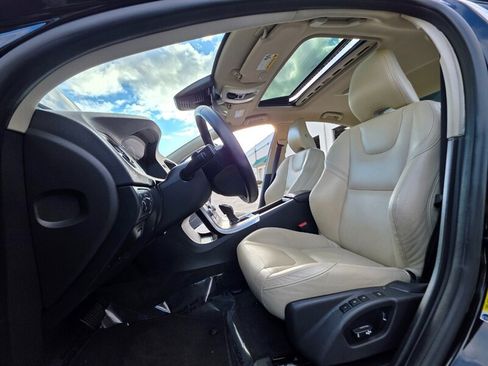 Used 2017 Volvo S60 T5 Inscription Platinum image 13
