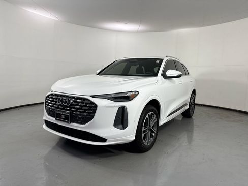 Used 2025 Audi Q5 Premium Plus w/ Premium Plus AWD/4WD image 24