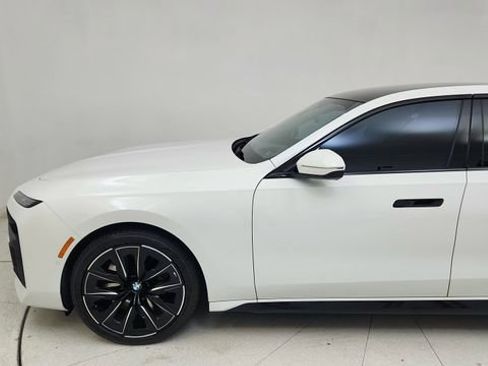 Used 2023 BMW 740i w/ Executive Package image 4