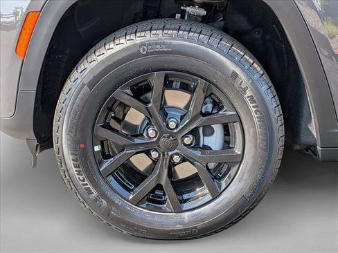 New 2026 Jeep Grand Cherokee Altitude AWD/4WD image 10