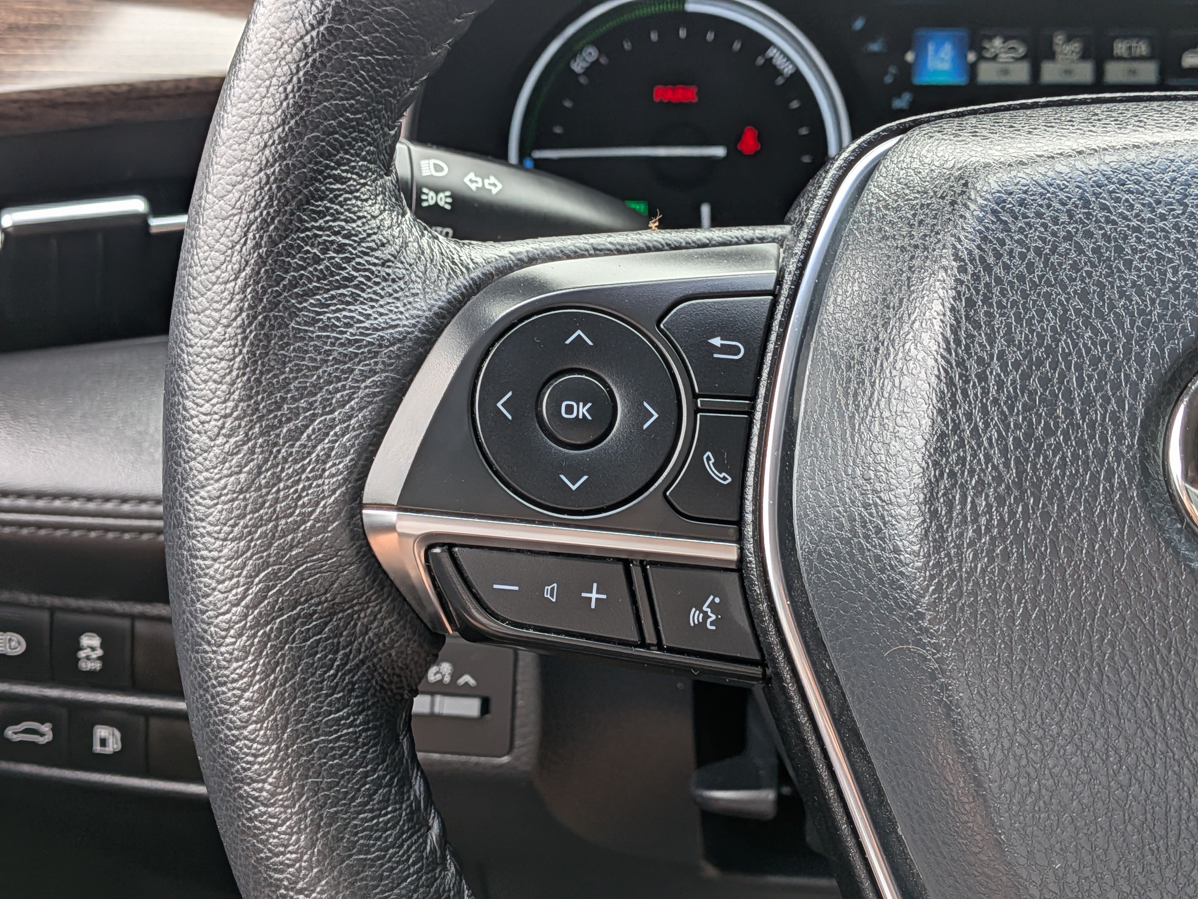 Used 2021 Toyota Avalon XLE w/ Moonroof Package FWD image 24