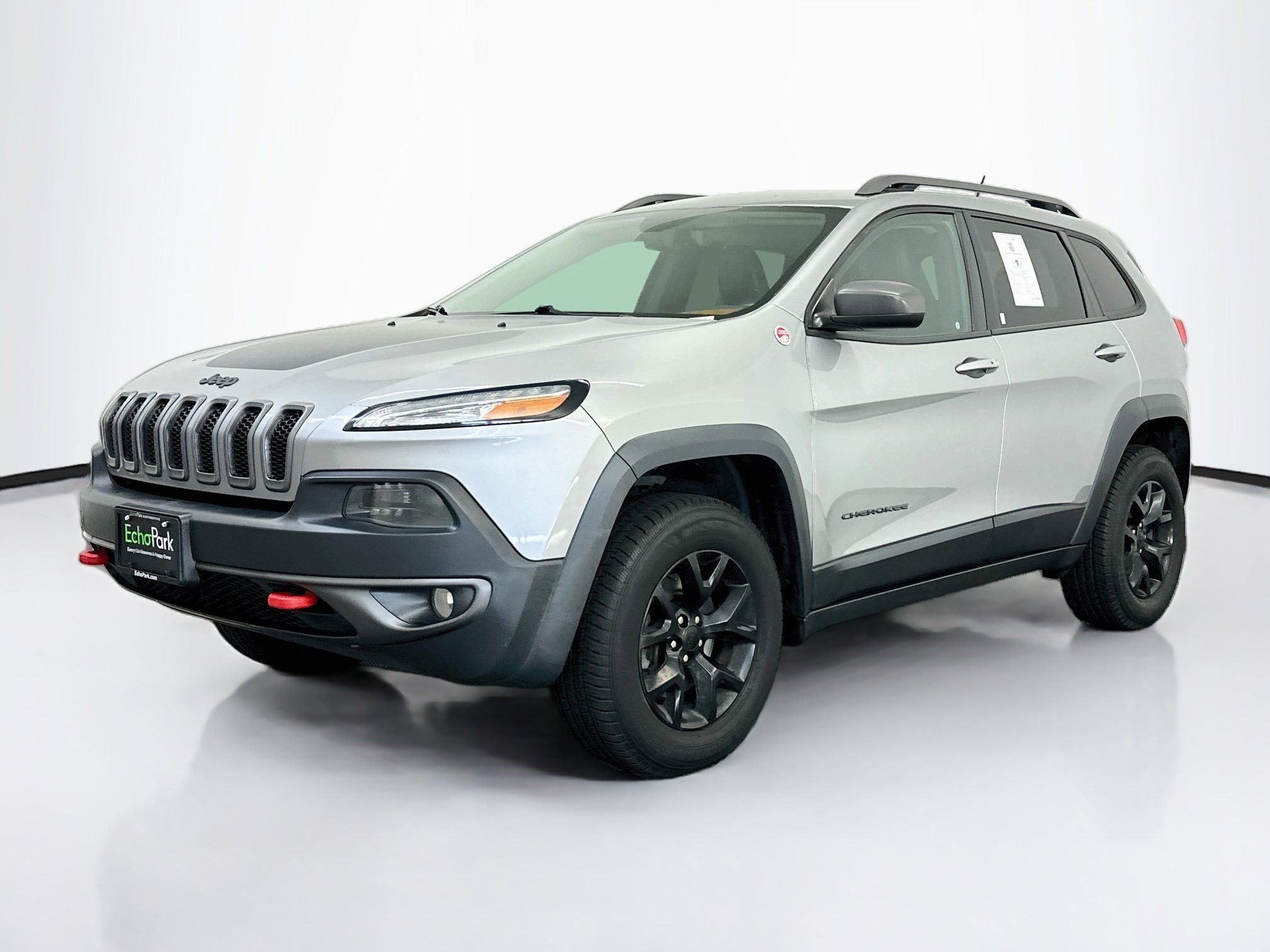 Used 2015 Jeep Cherokee Trailhawk w/ Comfort/Convenience Group AWD/4WD image 3