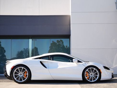 New 2026 McLaren Artura Performance image 3