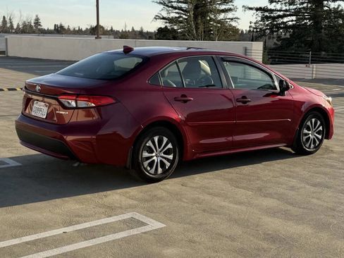 Used 2022 Toyota Corolla LE image 5