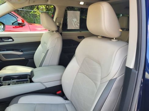 Used 2022 Nissan Pathfinder Platinum w/ Cargo Package FWD image 25