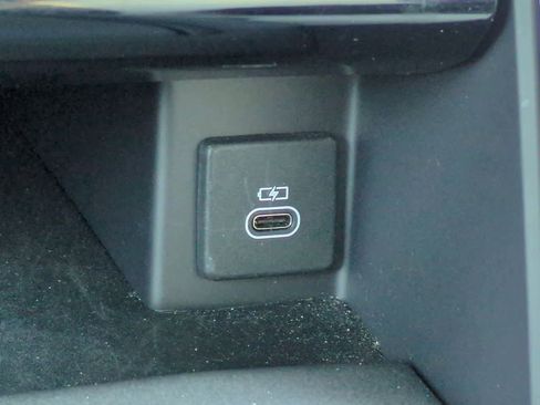 Used 2023 Land Rover Discovery S R-Dynamic image 32