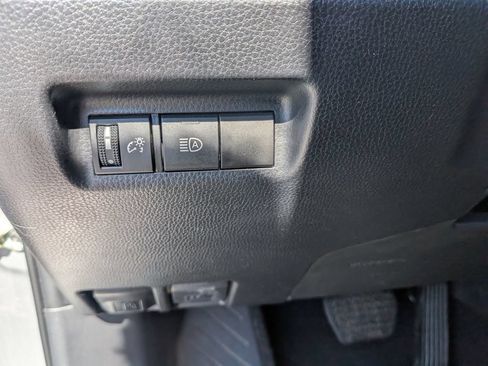 Used 2025 Toyota RAV4 XLE AWD/4WD image 27