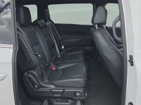 Used 2024 Honda Odyssey Sport image 17