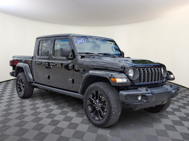Used 2025 Jeep Gladiator Sport AWD/4WD image 1