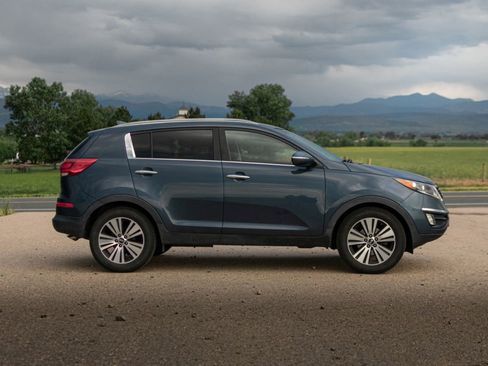 Used 2015 Kia Sportage EX image 2
