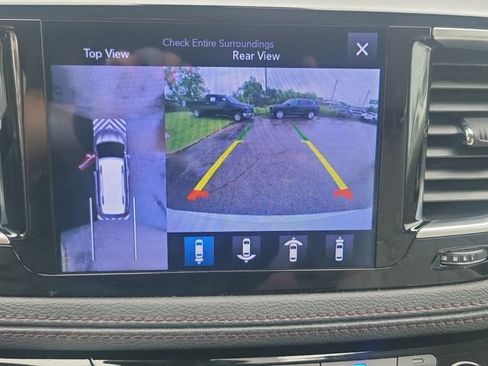 Used 2017 Chrysler Pacifica Limited w/ UConnect Theater Package FWD image 18