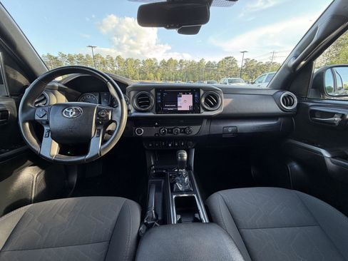 Used 2019 Toyota Tacoma TRD Sport w/ Exterior Package image 7