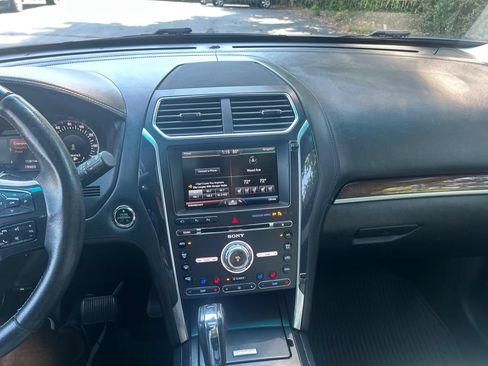 Used 2016 Ford Explorer Platinum AWD/4WD image 22