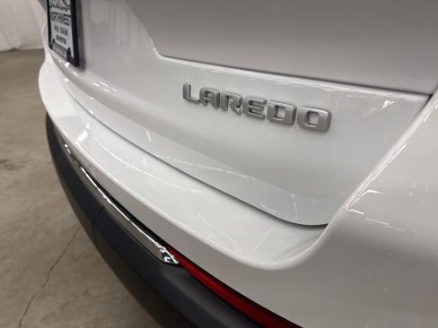 New 2025 Jeep Grand Cherokee L Laredo image 24