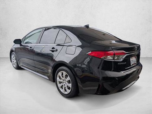 Used 2021 Toyota Corolla LE image 9