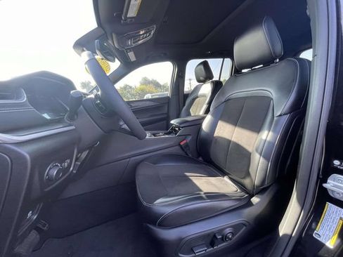 Used 2023 Jeep Grand Cherokee Altitude RWD image 18