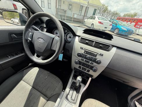 Used 2010 Ford Focus SE image 21