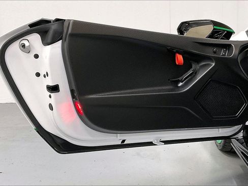 Used 2023 Lamborghini Huracan Tecnica image 19