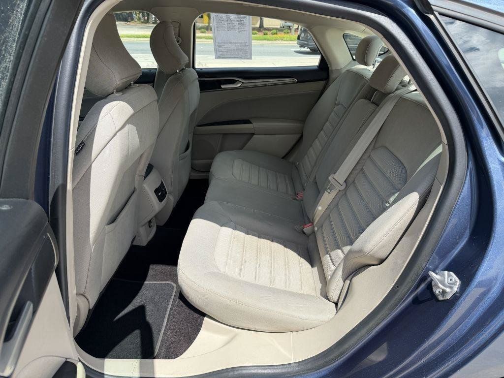 Used 2019 Ford Fusion SE FWD image 10