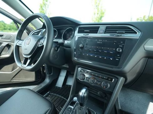 Used 2021 Volkswagen Tiguan SE AWD/4WD image 37
