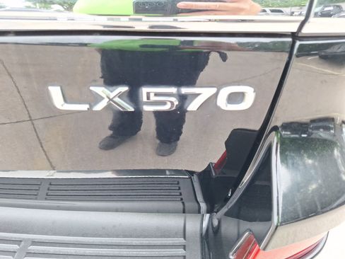 Used 2013 Lexus LX 570 4WD w/ Luxury Pkg image 12