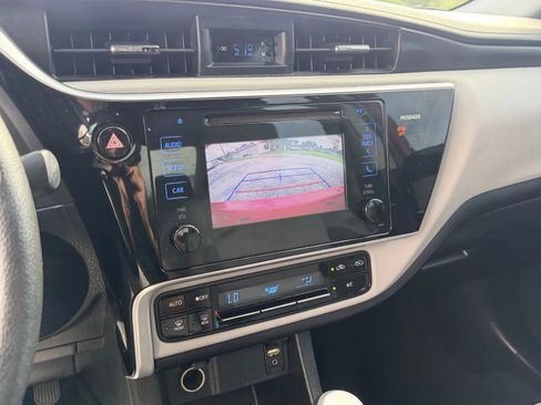 Used 2017 Toyota Corolla LE FWD image 19