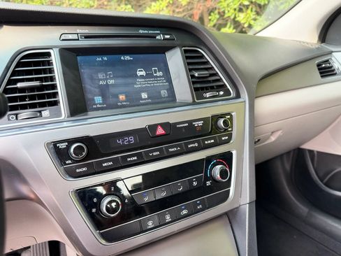 Used 2017 Hyundai Sonata SE FWD image 31