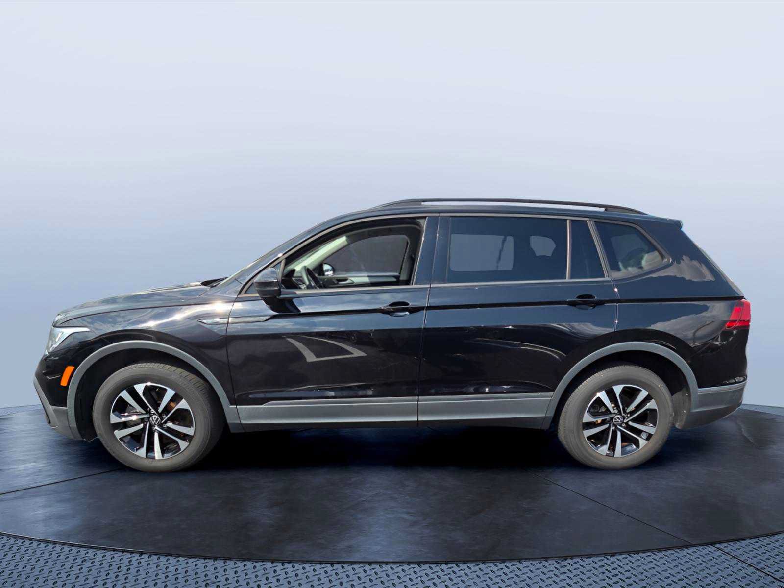 Used 2022 Volkswagen Tiguan S FWD image 3