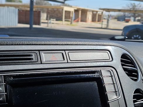 Used 2016 Volkswagen Tiguan R-Line image 18