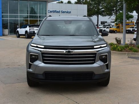 New 2026 Chevrolet Traverse LT w/ Driver Confidence Package FWD image 2