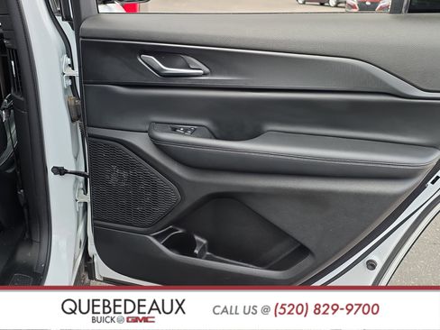 Used 2023 Jeep Grand Cherokee L Laredo image 25