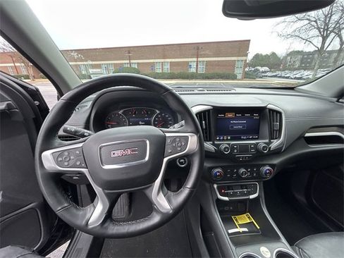 Used 2024 GMC Terrain SLT image 9
