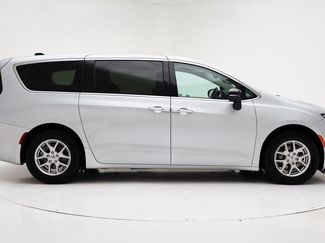 Used 2024 Chrysler Pacifica Touring-L video 2