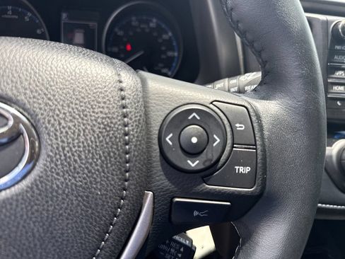 Used 2017 Toyota RAV4 XLE FWD image 25