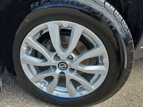 Used 2018 Nissan Rogue SV AWD/4WD image 10