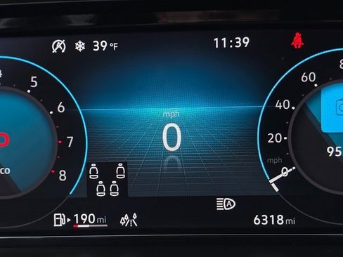 Used 2025 Volkswagen Atlas SE image 32