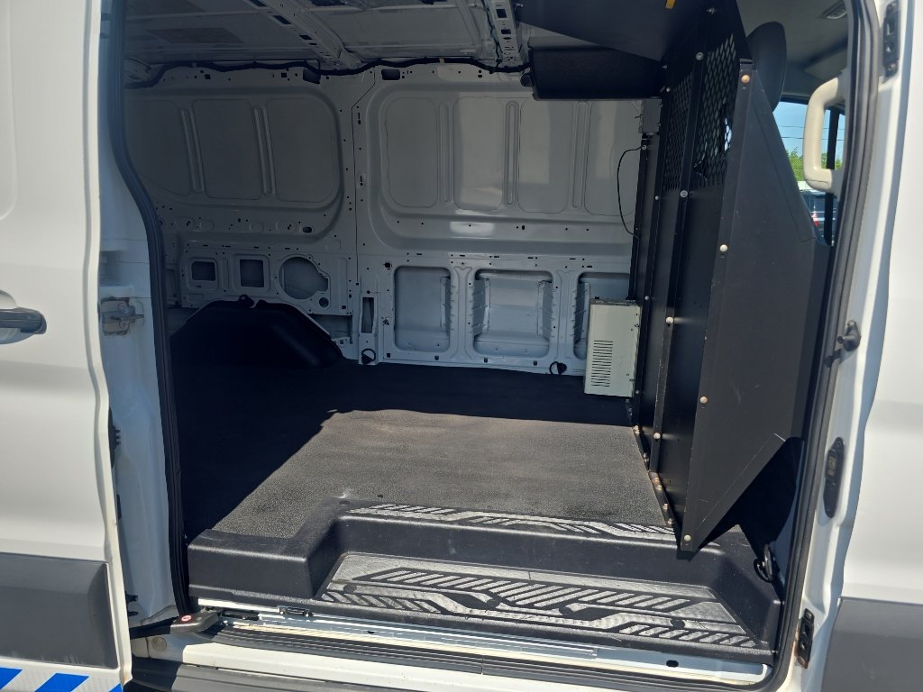Used 2015 Ford Transit 250 130 Low Roof RWD image 25