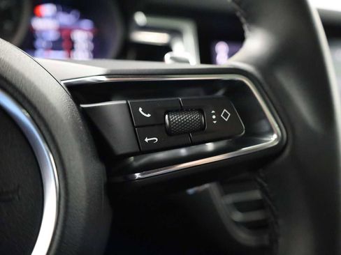 Certified 2025 Porsche Macan image 28