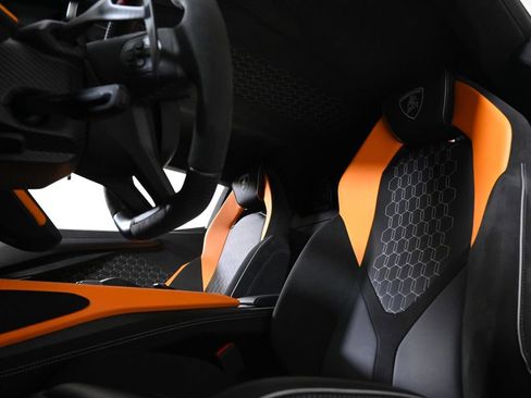 Used 2025 Lamborghini Revuelto AWD/4WD image 16