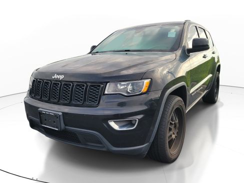 Used 2021 Jeep Grand Cherokee Laredo AWD/4WD image 3