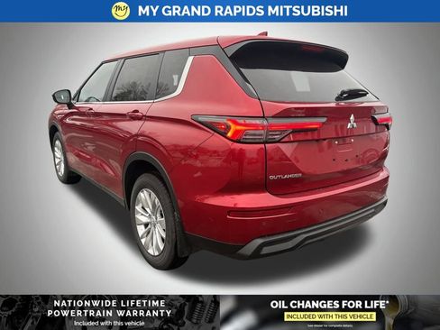 New 2026 Mitsubishi Outlander ES image 5